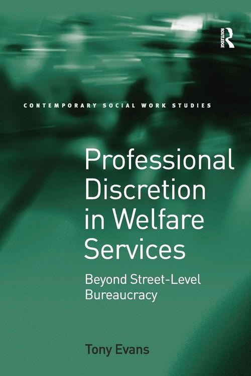 Produktbild: Professional Discretion in Welfare Services