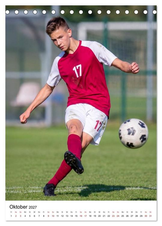 Produktbild: Am Ball Junior - Junge Kicker - Gro&szlig;e Momente (Tischkalender 2027 DIN A5 hoch), CALVENDO Monatskalender