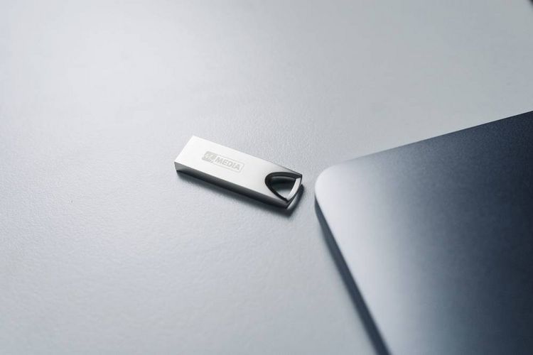 Produktbild: MyMEDIA My Alu USB 3.2 Gen 1 Drive USB-Stick 16GB Silber 69275 USB-A (USB 3.2 Gen 1)