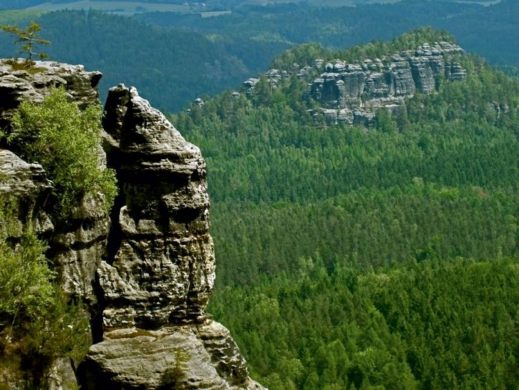Produktbild: CALVENDO Puzzle Blick zum hinteren Raubschloss 1000 Teile Puzzle quer | 1000 Teile Lege-Gr&ouml;&szlig;e 64 &times; 48 cm Foto-Puzzle f&uuml;r gl&uuml;ckliche Stunden