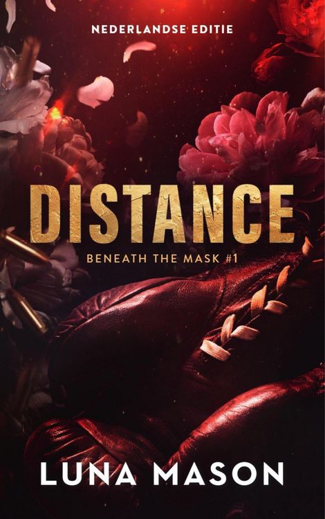 Produktbild: Distance (Beneath the mask, #1)