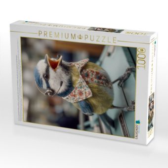 Produktbild: CALVENDO Puzzle Eine bunt gefiederte Meise mit Bluse und Headset steht auf einem Schreibtisch und wirkt wie eine telefonierende Sekret&auml;rin | 1000 Teile Lege-Gr&ouml;&szlig;e 64x48cm Foto-Puzzle f&uuml;r gl&uuml;ckliche Stunden