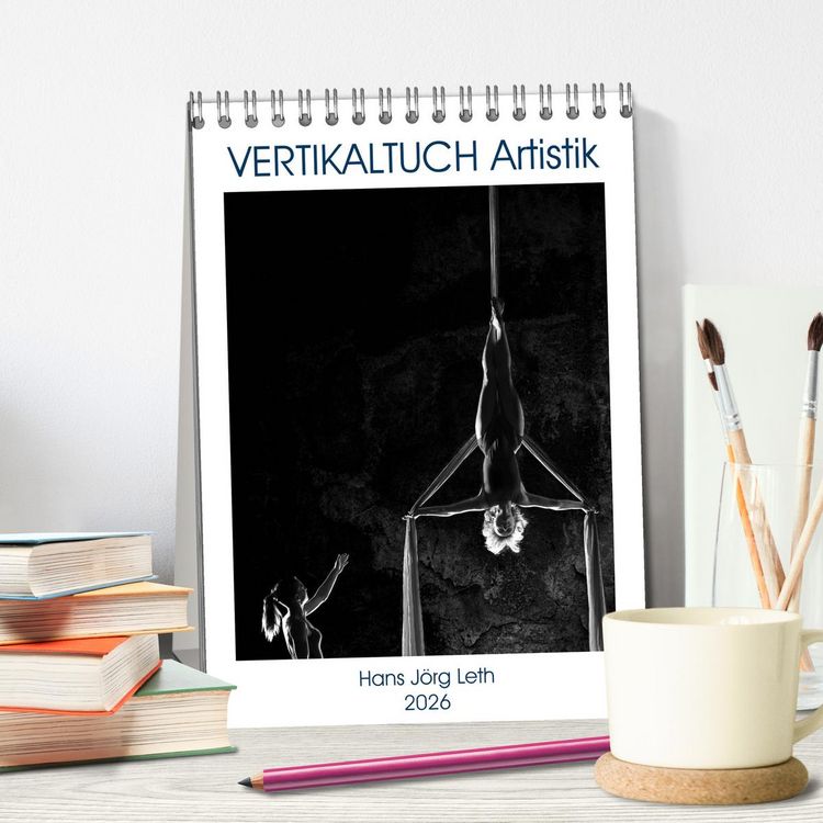 Produktbild: VERTIKALTUCH Artistik (Tischkalender 2026 DIN A5 hoch), CALVENDO Monatskalender