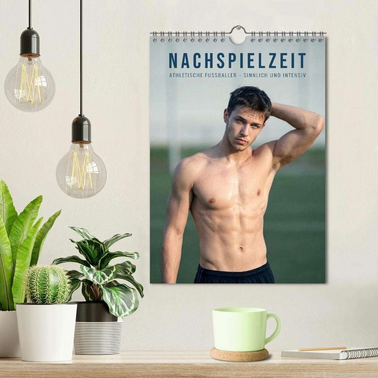 Produktbild: Nachspielzeit - Athletische Fu&szlig;baller - sinnlich und intensiv (Wandkalender 2027 DIN A4 hoch), CALVENDO Monatskalender