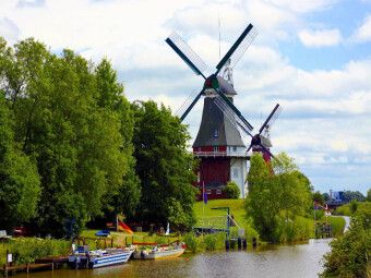 Produktbild: CALVENDO Puzzle Zwillingsm&uuml;hlen vor Greetsiel | 1000 Teile Lege-Gr&ouml;&szlig;e 64x48cm Foto-Puzzle f&uuml;r gl&uuml;ckliche Stunden