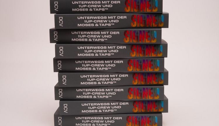 Produktbild: SIGNED. Unterwegs mit der 1UP-Crew und Moses & Taps