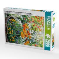 Produktbild: CALVENDO Puzzle Orange Tulpen im Weidenkorb umgeben von Hornveilchen | 2000 Teile Lege-Gr&ouml;&szlig;e 90x67cm Foto-Puzzle f&uuml;r gl&uuml;ckliche Stunden