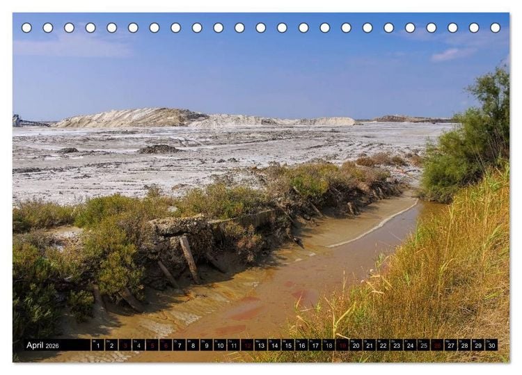 Produktbild: Camargue - Im Land der wei&szlig;en Pferde und schwarzen Stiere (Tischkalender 2026 DIN A5 quer), CALVENDO Monatskalender