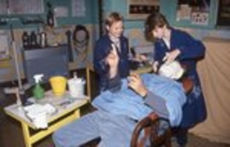 Produktbild: Schloss Einstein - Staffel 5 (Folgen 169 - 220) (Fernsehjuwelen) [7 DVDs]