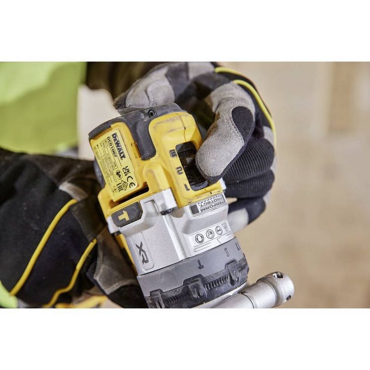 Produktbild: DEWALT DCD1007H2T-QW 3-Gang-Akku-Schlagbohrschrauber inkl. 2. Akku, inkl. Ladeger&auml;t