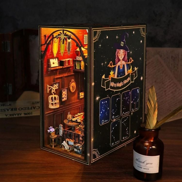 Produktbild: FiguredArt M2311 - DIY Book Nook, Miras Magisches Haus, Puzzle, 61 Teile, Miniatur-Diorama