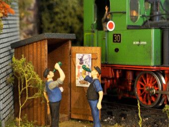 Produktbild: CALVENDO Puzzle Eisenbahner bei der Pause | 1000 Teile Lege-Gr&ouml;&szlig;e 64x48cm Foto-Puzzle f&uuml;r gl&uuml;ckliche Stunden