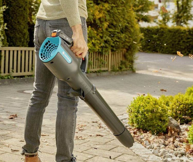 Produktbild: GARDENA PowerJet 18V P4A Ready-To-Use Set Akku 14890-20 Laubbl&auml;ser inkl. Akku 18 V