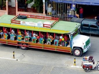 Produktbild: CALVENDO Puzzle Bunter Bus in Cartagena, Kolumbien | 1000 Teile Lege-Gr&ouml;&szlig;e 64x48cm Foto-Puzzle f&uuml;r gl&uuml;ckliche Stunden