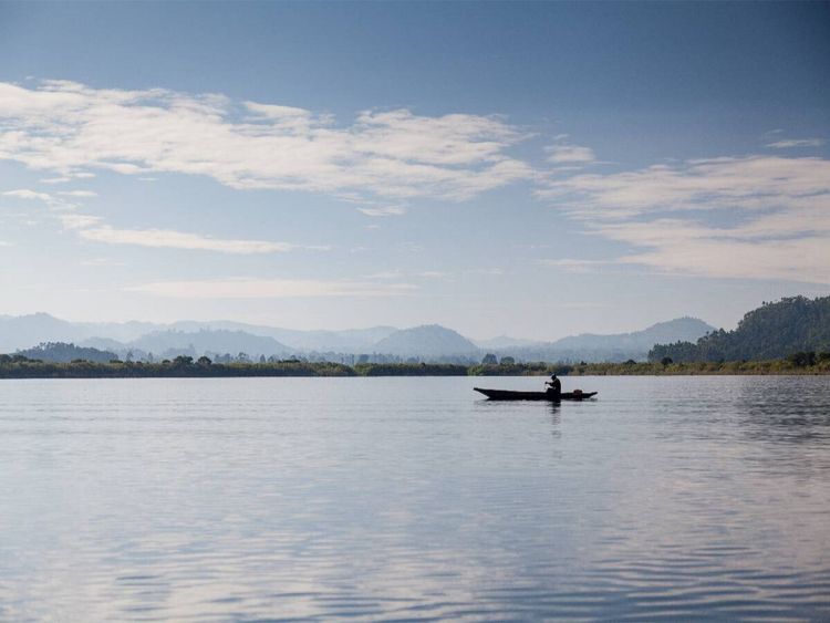 Produktbild: CALVENDO Puzzle Kanu am Morgen auf dem Lake Mutanda | 1000 Teile Lege-Gr&ouml;&szlig;e 64x48cm Foto-Puzzle f&uuml;r gl&uuml;ckliche Stunden