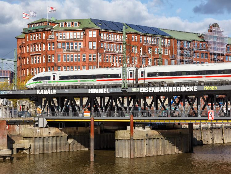 Produktbild: CALVENDO Puzzle ICE 4 der DB in Hamburg | 1000 Teile Lege-Gr&ouml;&szlig;e 64x48cm Foto-Puzzle f&uuml;r gl&uuml;ckliche Stunden