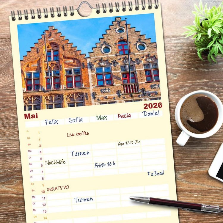 Produktbild: Familienplaner 2026 - Br&uuml;gge - malerische Stadt mit Charme mit 5 Spalten (Wandkalender, 21 x 45 cm) CALVENDO