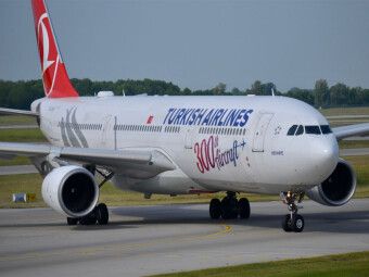 Produktbild: CALVENDO Puzzle Turkish Airlines A330-303 (TC-LNC) at Munich Airport (MUC/EDDM) | 1000 Teile Lege-Gr&ouml;&szlig;e 64x48cm Foto-Puzzle f&uuml;r gl&uuml;ckliche Stunden