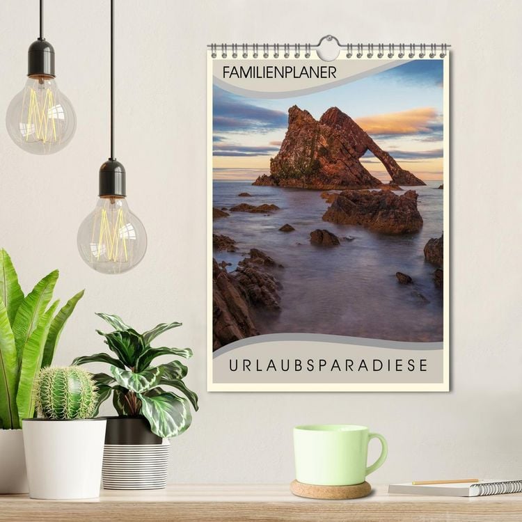 Produktbild: Urlaubsparadiese - Familienplaner (Wandkalender 2026 DIN A4 hoch), CALVENDO Monatskalender