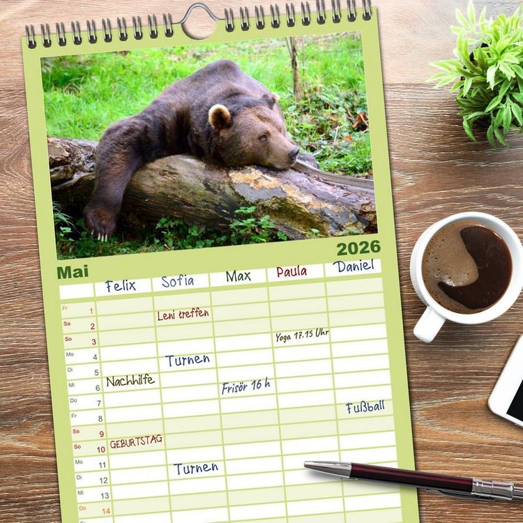 Produktbild: Familienplaner 2026 - Begegnungen DER BRAUNB&Auml;R mit 5 Spalten (Wandkalender, 21 x 45 cm) CALVENDO