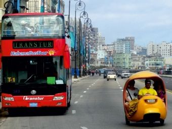 Produktbild: CALVENDO Puzzle Ein Coco-Taxi auf dem Malec&oacute;n in Havanna | 1000 Teile Lege-Gr&ouml;&szlig;e 64x48cm Foto-Puzzle f&uuml;r gl&uuml;ckliche Stunden