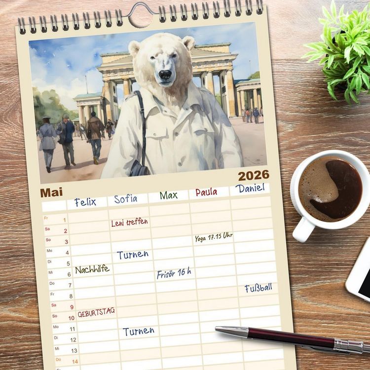 Produktbild: Familienplaner 2026 - Eisb&auml;r Eik auf Europareise mit 5 Spalten (Wandkalender, 21 x 45 cm) CALVENDO