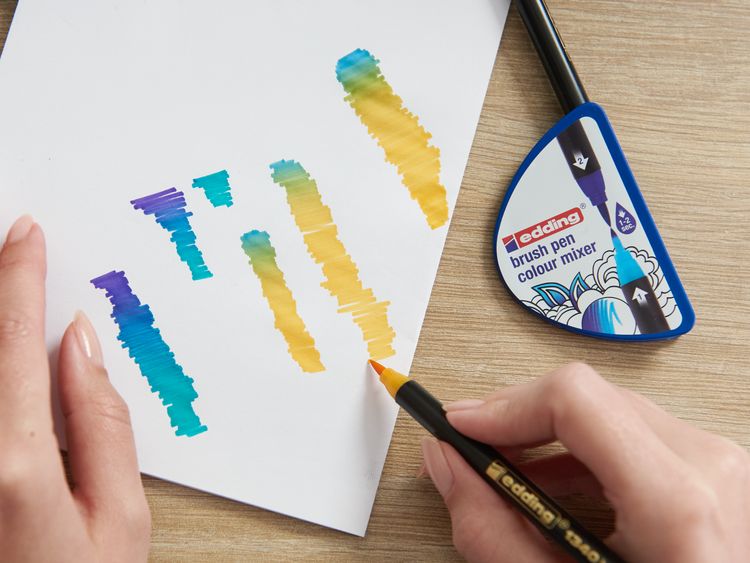 Produktbild: edding Brushpan Colour Happy Set, 70er Set mit Fasermaler, Pinselstifte, Fineliner, Gelroller, Farbmixer und Pastell-Stift