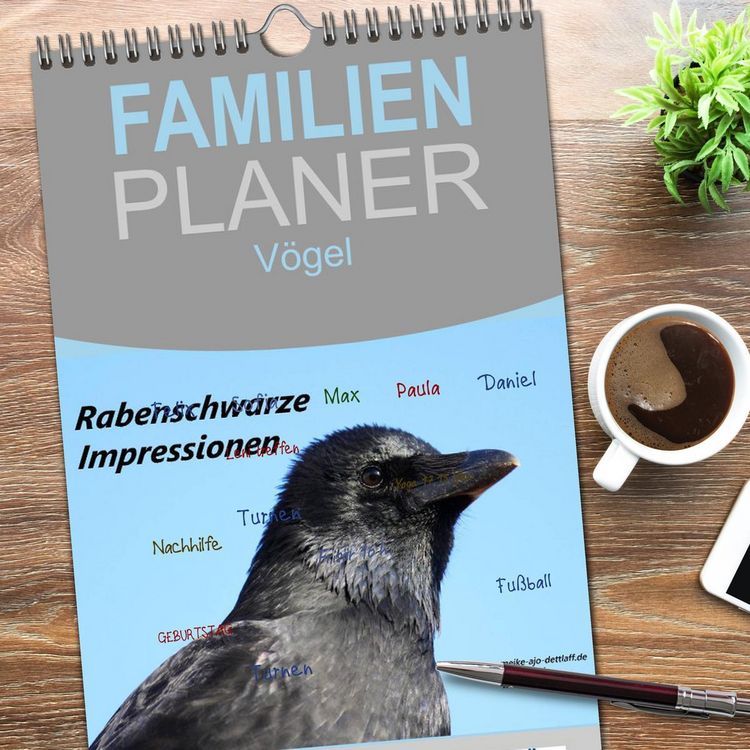 Produktbild: Familienplaner 2026 - Rabenschwarze Impressionen - meike-ajo-dettlaff.de via wildvogelhlfe.org mit 5 Spalten (Wandkalender, 21 x 45 cm) CALVENDO