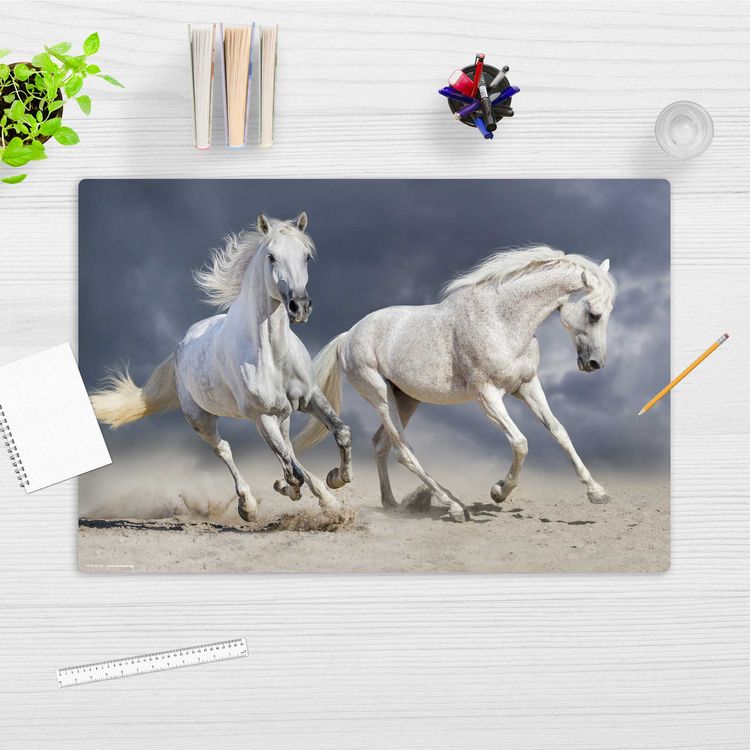 Produktbild: Cover-your-desk Schreibtischunterlage f&uuml;r Kinder und Erwachsene Galoppierende Pferde - wei&szlig;e Schimmel, aus hochwertigem Vinyl , 60 x 40 cm