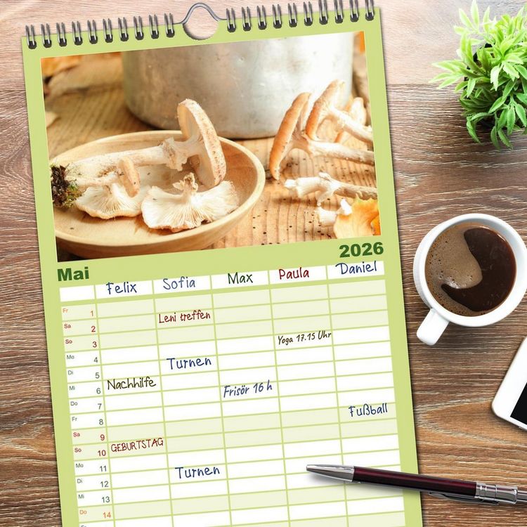 Produktbild: Familienplaner 2026 - K&ouml;stliche Waldpilze mit 5 Spalten (Wandkalender, 21 x 45 cm) CALVENDO