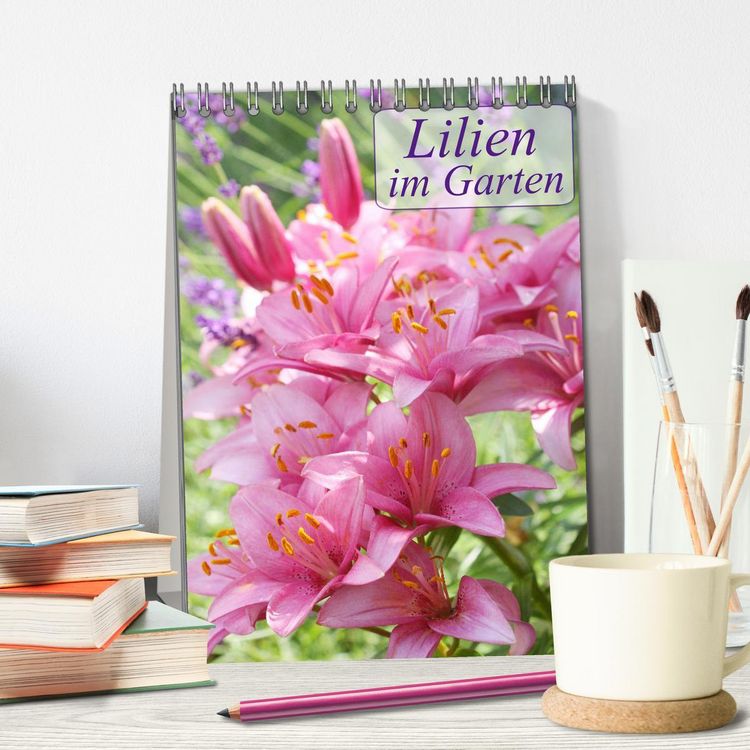 Produktbild: Lilien im Garten (Tischkalender 2026 DIN A5 hoch), CALVENDO Monatskalender