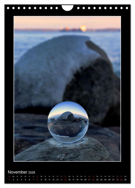 Produktbild: Momente aus Glas &ndash; Glaskugelfotografie (Wandkalender 2026 DIN A4 hoch), CALVENDO Monatskalender