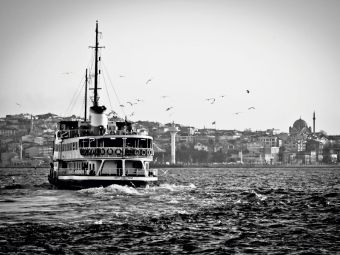 Produktbild: CALVENDO Puzzle Bosphorus F&auml;hre | 1000 Teile Lege-Gr&ouml;&szlig;e 64 &times; 48 cm Foto-Puzzle f&uuml;r gl&uuml;ckliche Stunden