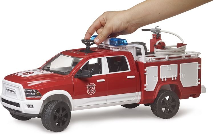 Produktbild: Bruder PKW Modell Dodge RAM 2500 Feuerwehr Fertigmodell PKW Modell