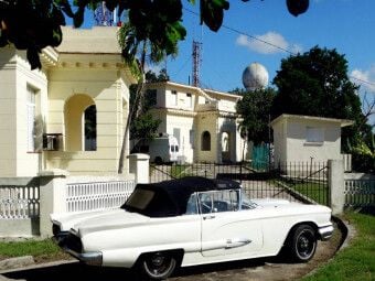 Produktbild: CALVENDO Puzzle Ford Thunderbird - Ein Motiv aus dem Kalender "Ganz in Wei&szlig; - Elegante Oldtimer auf Kuba" - | 1000 Teile Lege-Gr&ouml;&szlig;e 64x48cm Foto-Puzzle f&uuml;r gl&uuml;ckliche Stunden