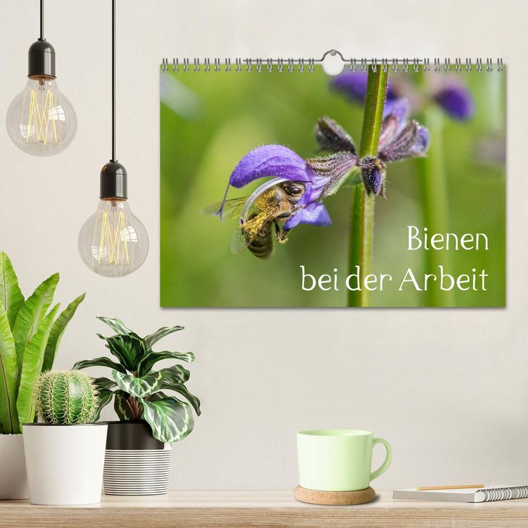 Produktbild: Bienen bei der Arbeit (Wandkalender 2026 DIN A4 quer), CALVENDO Monatskalender