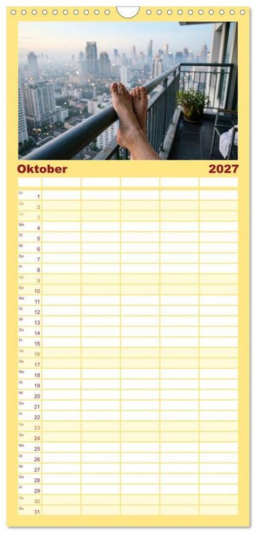 Produktbild: Familienplaner 2027 - Unten Ohne - Barfu&szlig; durchs Jahr mit 5 Spalten (Wandkalender, 21 x 45 cm) CALVENDO
