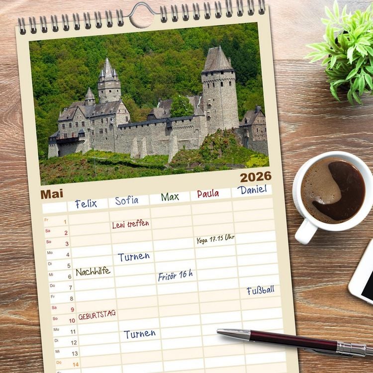 Produktbild: Familienplaner 2026 - Burgen und Schl&ouml;sser - Zeugnisse vergangener Zeiten mit 5 Spalten (Wandkalender, 21 x 45 cm) CALVENDO