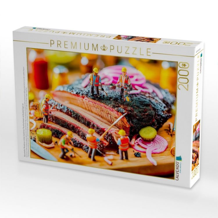 Produktbild: CALVENDO Puzzle Bauarbeiter Miniaturen richten k&ouml;stliches Thunfischsteak mit Zwiebelringen an | 2000 Teile Lege-Gr&ouml;&szlig;e 90x67cm Foto-Puzzle f&uuml;r gl&uuml;cklic