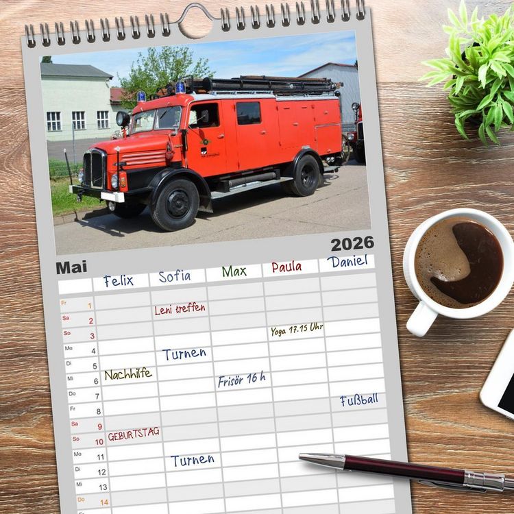 Produktbild: Familienplaner 2026 - DDR Feuerwehr Klassiker mit 5 Spalten (Wandkalender, 21 x 45 cm) CALVENDO