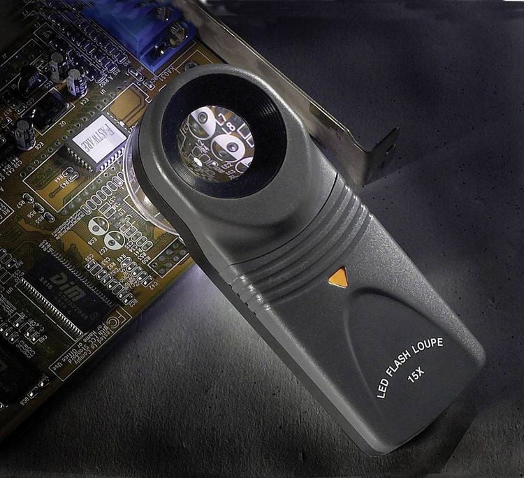 Produktbild: TOOLCRAFT 1303080 Handlupe mit LED-Beleuchtung Vergr&ouml;&szlig;erungsfaktor: 15 x Linsengr&ouml;&szlig;e: (&Oslash;) 20 mm