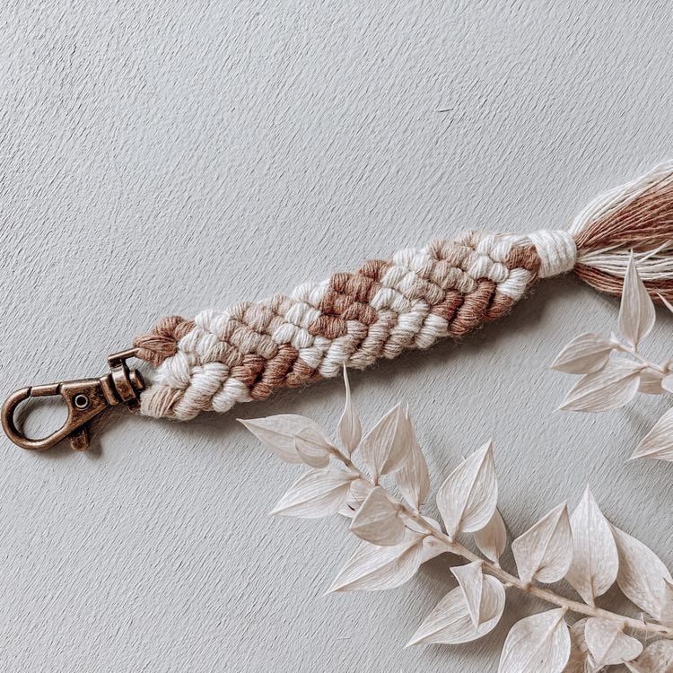 Produktbild: Modische Accessoires kn&uuml;pfen