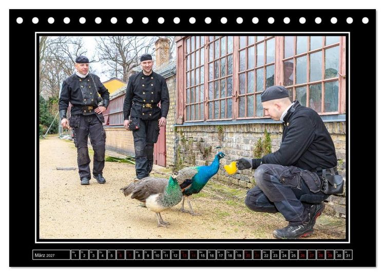 Produktbild: Schornsteinfeger &uuml;ber Berlin - Gl&uuml;cksblicke (Tischkalender 2027 DIN A5 quer), CALVENDO Monatskalender