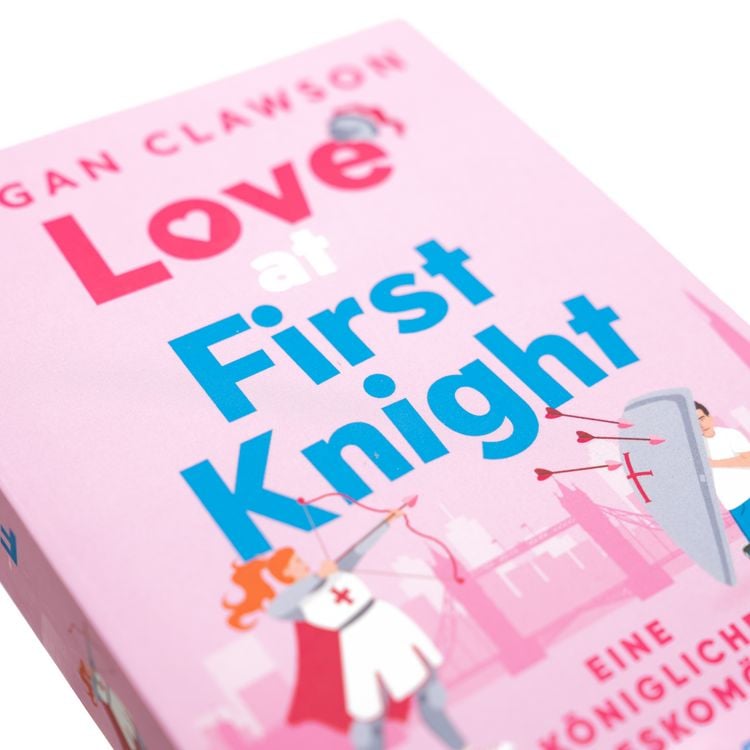 Produktbild: Love at First Knight. Eine k&ouml;nigliche Liebeskom&ouml;die