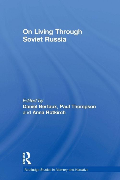 Produktbild: On Living Through Soviet Russia