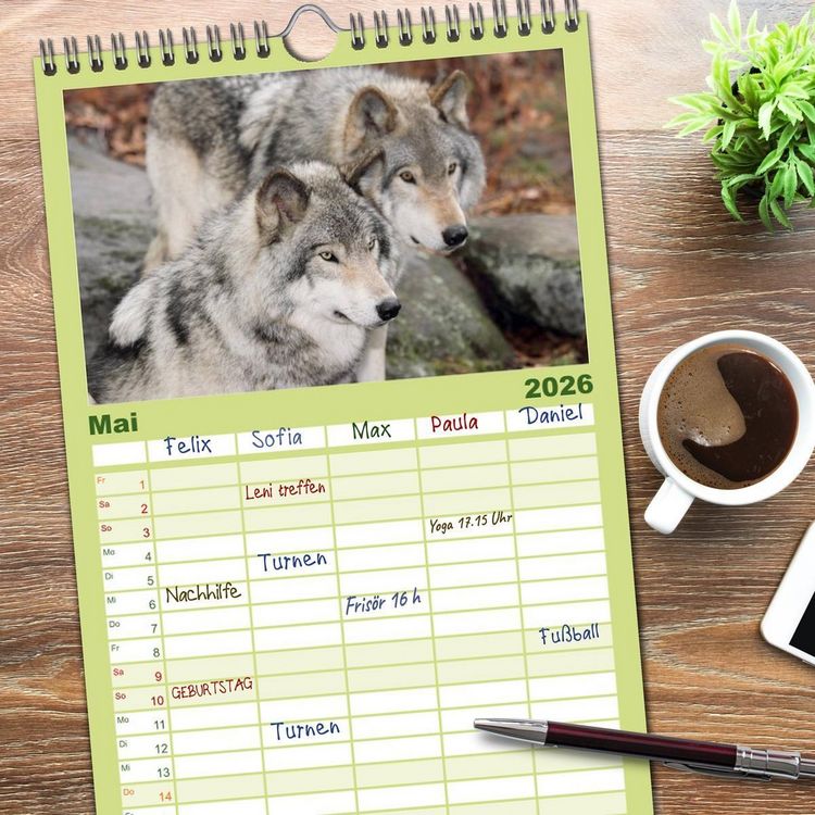 Produktbild: Familienplaner 2026 - W&ouml;lfe. Verwegene Anmut mit 5 Spalten (Wandkalender, 21 x 45 cm) CALVENDO