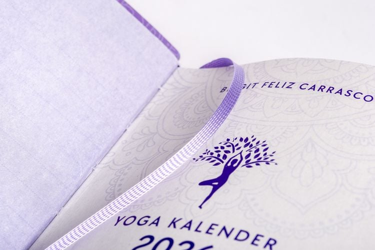 Produktbild: Yoga-Kalender 2026 - Taschenkalender mit Mantras, Meditationen, Affirmationen und Hintergrundgeschichten - im praktischen Format 10,0 x 15,5 cm, mit zahlreichen Illustrationen und Leseb&auml;ndchen