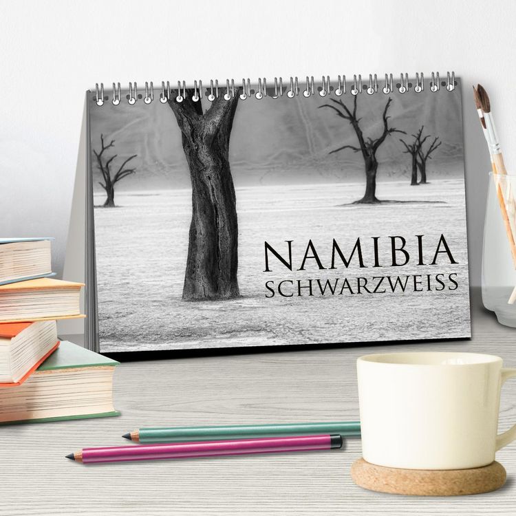 Produktbild: Namibia schwarzwei&szlig; (Tischkalender 2026 DIN A5 quer), CALVENDO Monatskalender