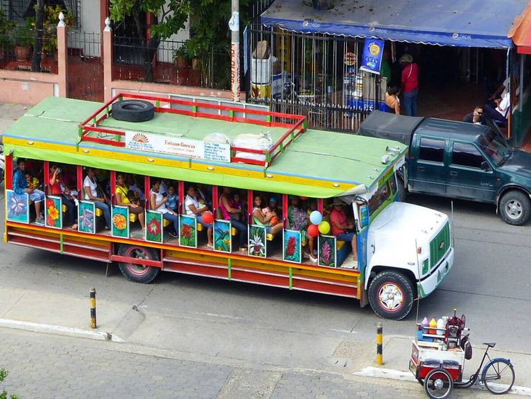 Produktbild: CALVENDO Puzzle Bunter Bus in Cartagena, Kolumbien | 1000 Teile Lege-Gr&ouml;&szlig;e 64x48cm Foto-Puzzle f&uuml;r gl&uuml;ckliche Stunden