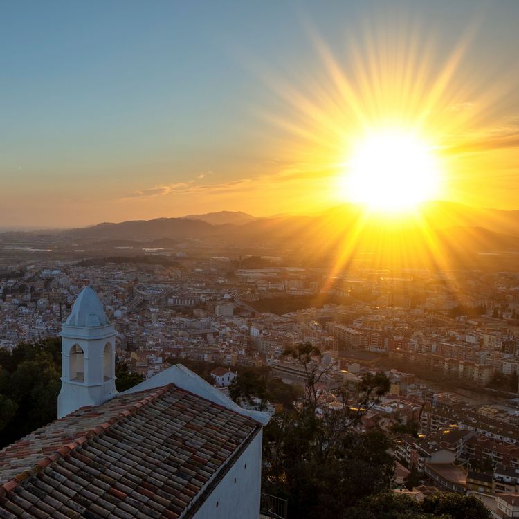 Produktbild: Sunrise at a Catalonian fortress